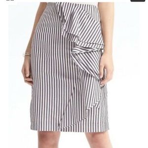 Banana Republic grey striped skirt